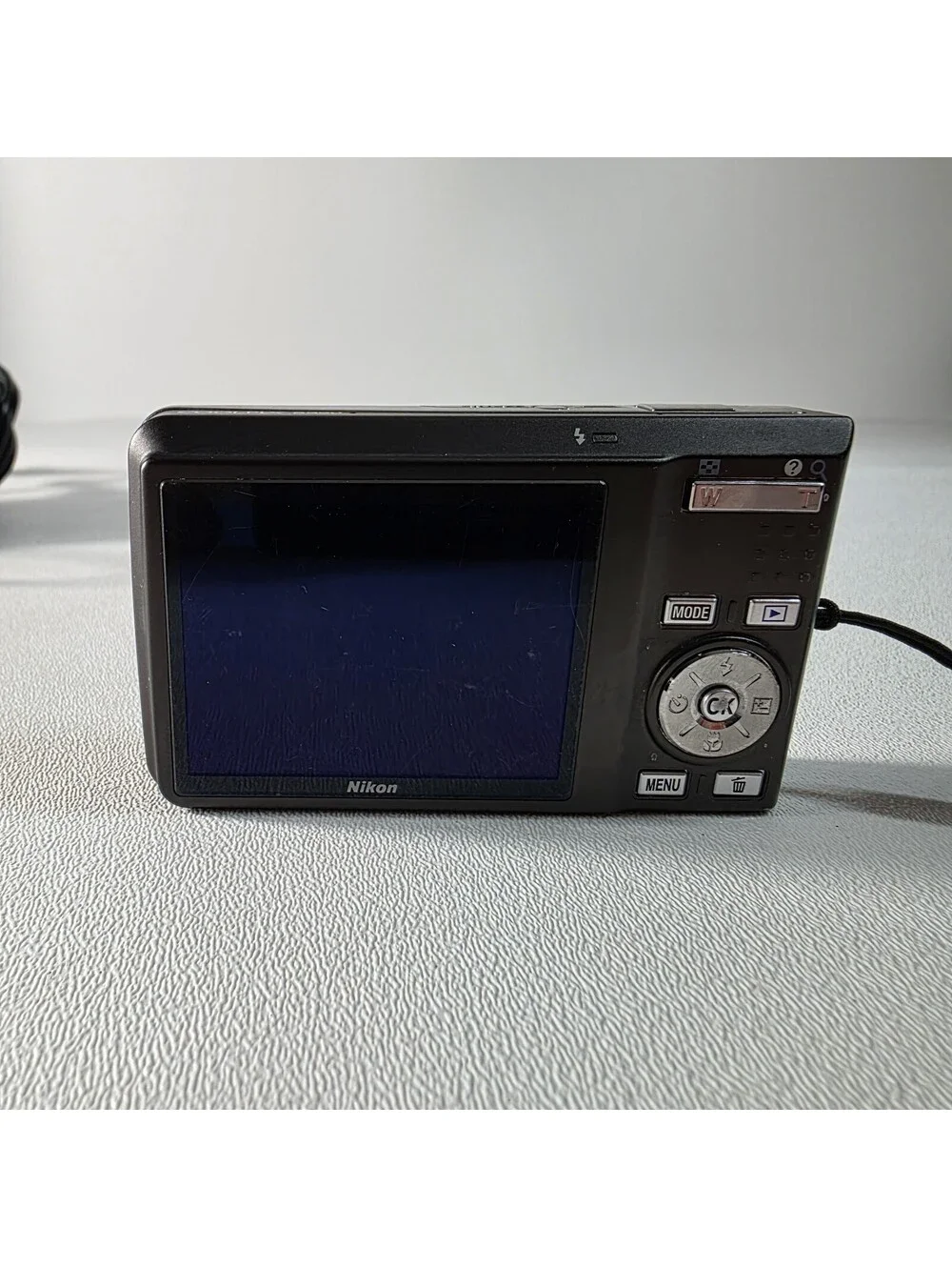 Nikon COOLPIX S550 Compact 10MP 5x Zoom 2.5in LCD Black Charger Battery SD Card